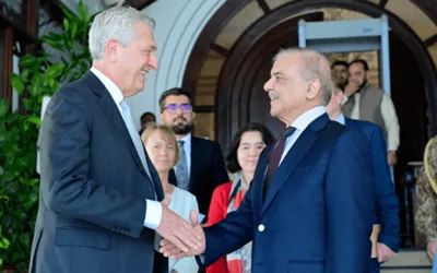 Int’l community must recognize Pakistan for hosting huge refugees: PM