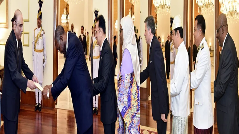 Envoys present diplomatic credentials to President