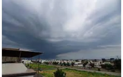 Karachi Temperature Decrease by 3 Degrees with Sea Breezes!