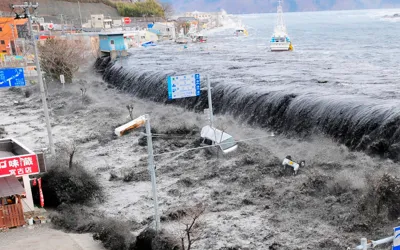Major earthquake triggers tsunami warnings in Japan
