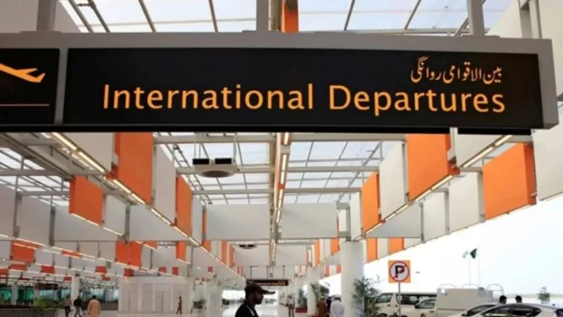 In 2023, how many Pakistanis left the country and why?