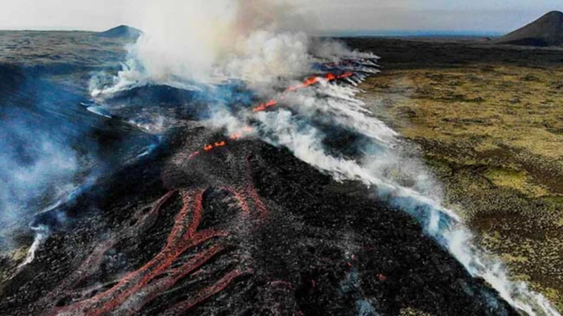 Southwest Iceland's volcano erupts, no casualty reported
