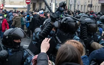 Russian people protest against riot police as activist got arrested