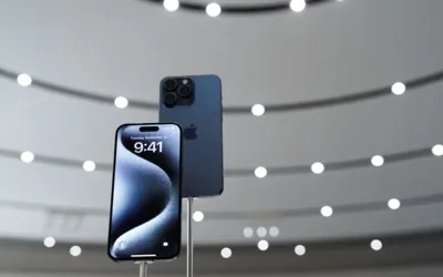 Apple surpasses Samsung as top seller of smartphones