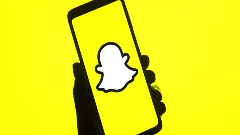Snap failures revenue estimate, shares fall 30%