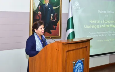 Shamshad Akhtar stresses to lower revenue-expenditure gap