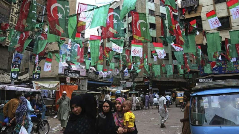 Mayor Karachi orders removal of political flags, banners from city