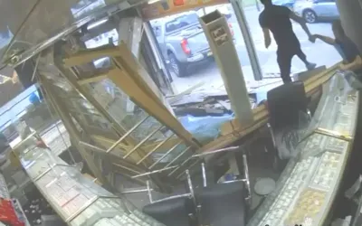 Armed gang ram-raids Pakistan Jewellers in Bradford; owner fights back with baseball bat