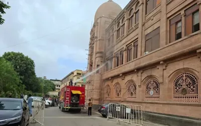 Blaze engulfs Mayor Karachi Office at KMC headquarters