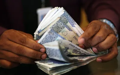 Pakistan’s central bank holds key interest rate at 11.5% despite surging inflation
