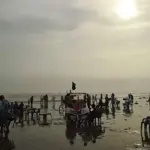 Karachi may receive light rain as hot and humid weather persists