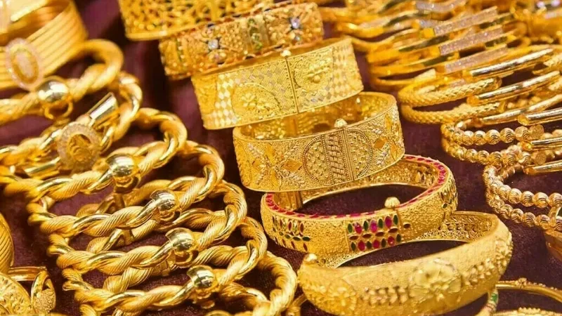Gold prices fall by Rs4000 per tola in Pakistan - one tola of gold, price of gold, price of silver