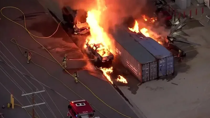 News helicopter covering Los Angeles bus accident crashes, killing 3 - female reporter, helicopter crash, Los Angeles, news helicopter