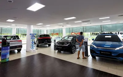 EU asks China to limit hybrid car exports to avert trade war