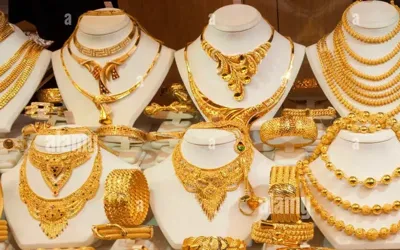 Gold price rises by Rs6900 per tola in Pakistan
