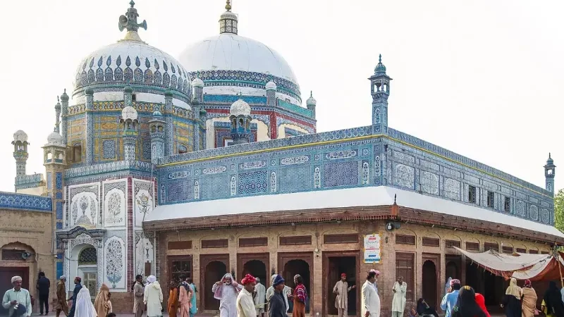 Khwaja Ghulam Farid’s Urs attracts devotees from across country