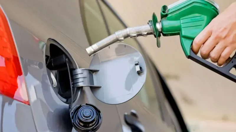Govt increases petrol price by Rs4.61 per liter, reduces diesel rate by Rs1.96 - diesel price, petrol price