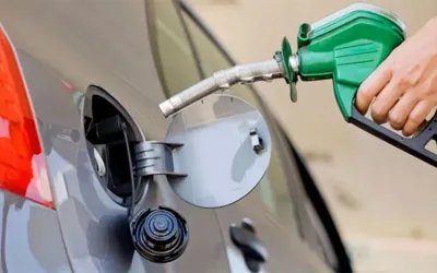 Govt reduces petrol price by Rs1.70 per liter, diesel by Rs3.12 per liter
