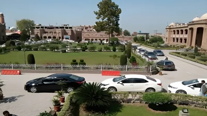 Peshawar Civil Secretariat, other government buildings evacuated as security alert intensifies