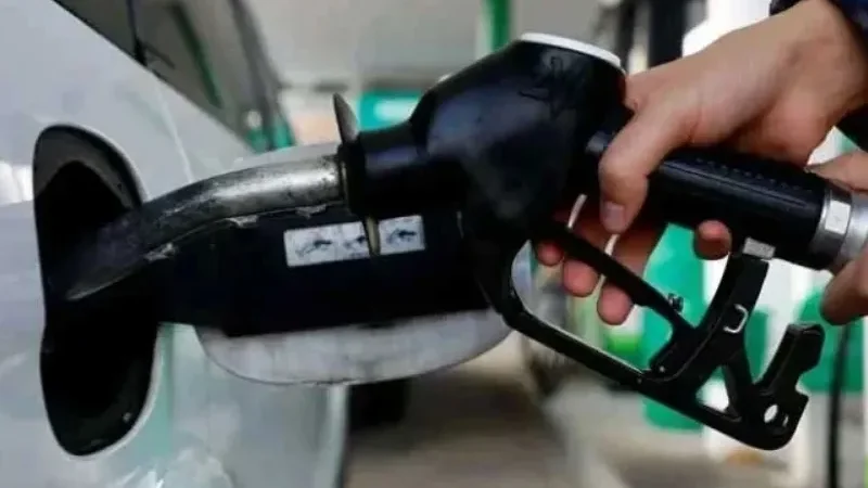 Federal govt raises petrol price, cuts diesel rate - Petroleum products, price diesel, price of petrol