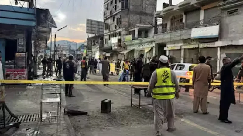 11 killed, more than 30 injured in Dera Ismail Khan blast - Dera ismail Khan, Mela police checkpoint, suicide bombing