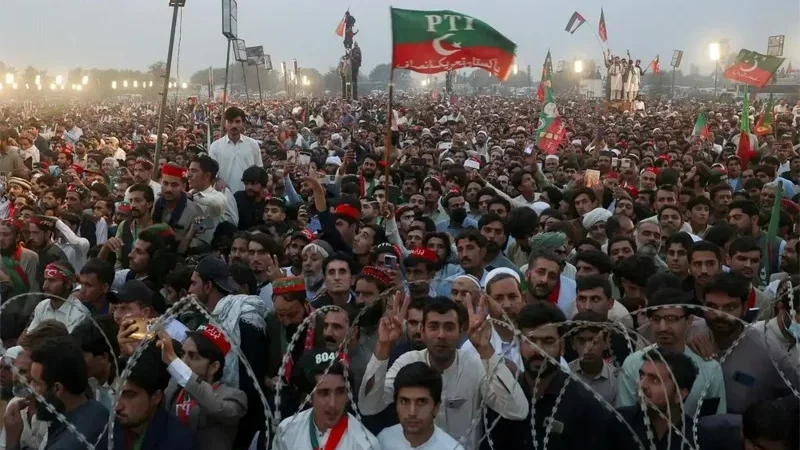PTI approves October 4 long march  toward Islamabad