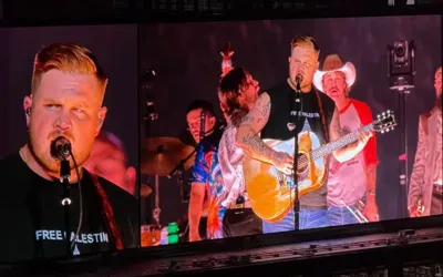 Zach Bryan wears 'Free Palestine' shirt at Robert Kraft's Gillette Stadium concert