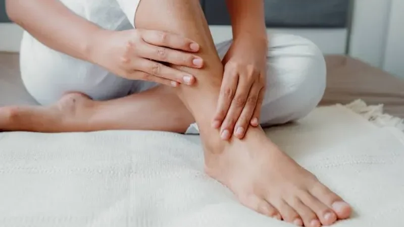 Pins and needles in your feet? Causes you should know - crawling sensation, Numbness