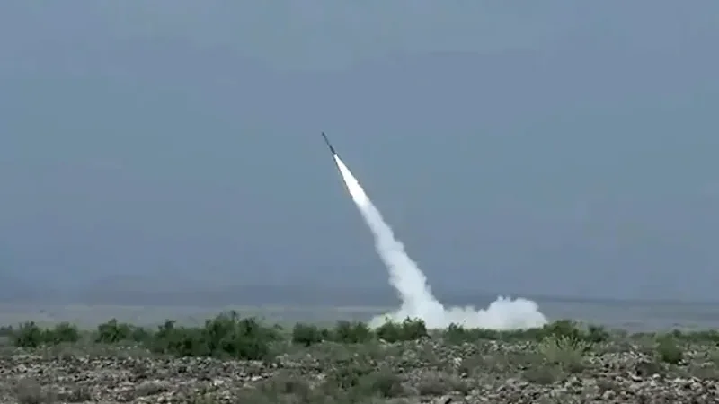 Pakistan Army successfully tests extended-range Fatah-2 ballistic missile - Asif Ali Zardari, ER weapon, Fatah-2 ballistic missile, ISPR