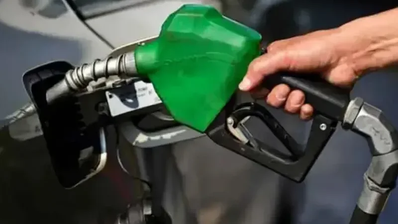 Petrol price cut by Rs2.71, diesel by 3 paisa in Pakistan - federal government, petrol prices, Petroleum Division, price diesel