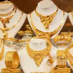 Gold prices fall by Rs3000 per tola in Pakistan