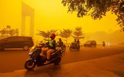 Indonesia tries dry ice to clear toxic haze from wildfires