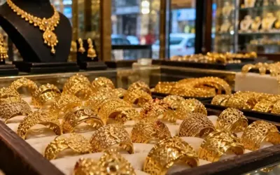 Gold prices fall by Rs3600 per tola in Pakistan