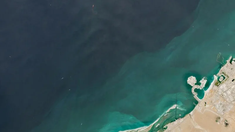Oil spill forces beach closures across UAE