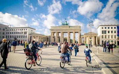 Germany’s economy edges up, France’s shrinks in third quarter
