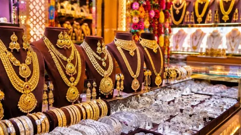 Gold prices plunge by Rs10,800 per tola in Pakistan - bullion market, gold prices, precious metals, Silver prices