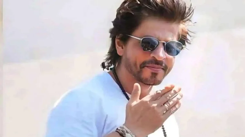 Shah Rukh Khan Heads to US for Urgent Medical Treatment