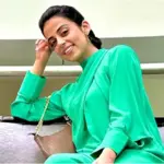 Yashma Gill's Vacation Attire Sparks Disappointment Among Fans