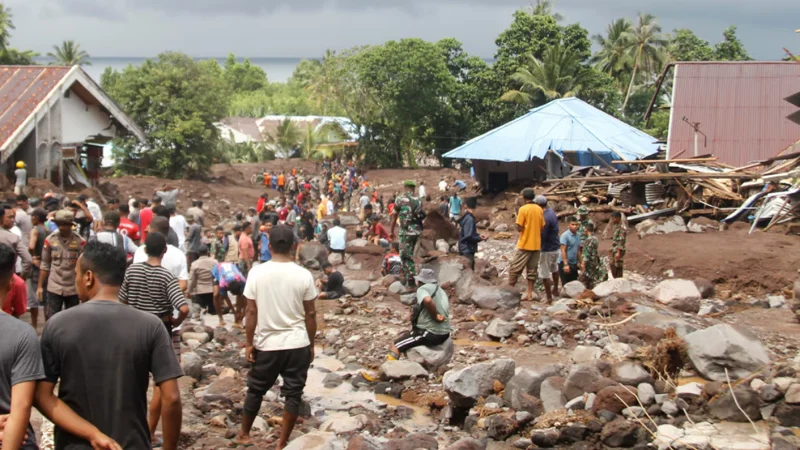 Indonesia floods claim 13 lives and Injured 2 people in North Maluku