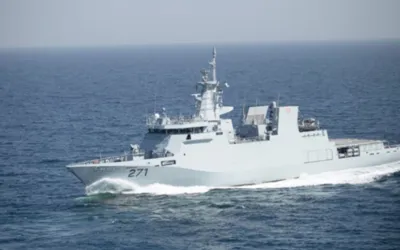 PNS Yarmook conducts exercise with Oman Navy Ship