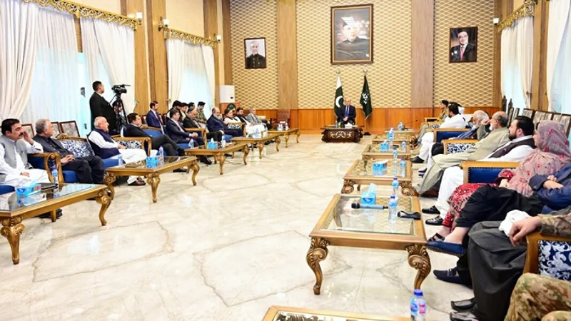 Shehbaz chairs high level meeting of politicians