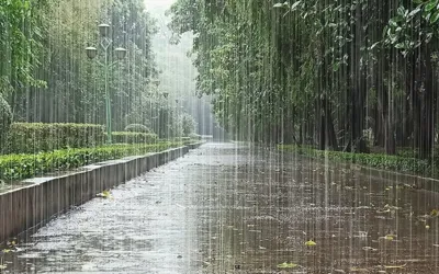 Two killed as intermittent rains with strong winds continue in Karachi