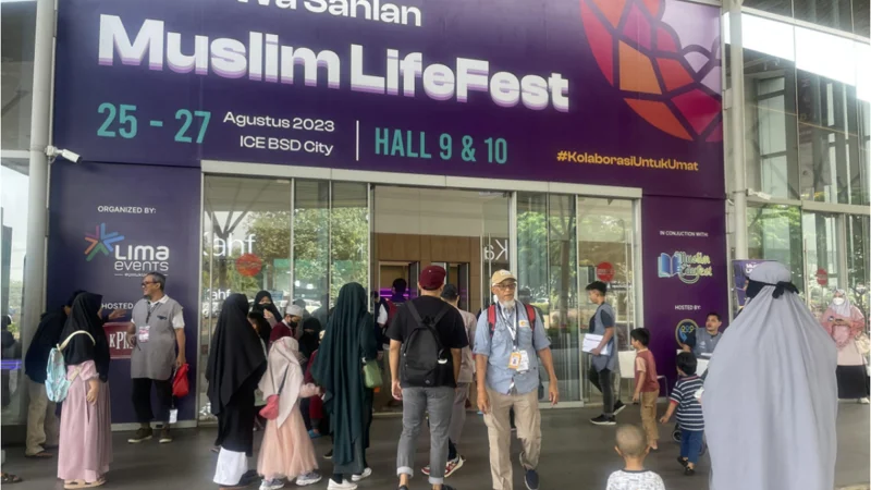 Indonesians embrace Muslim lifestyle festival to promote Halal industry