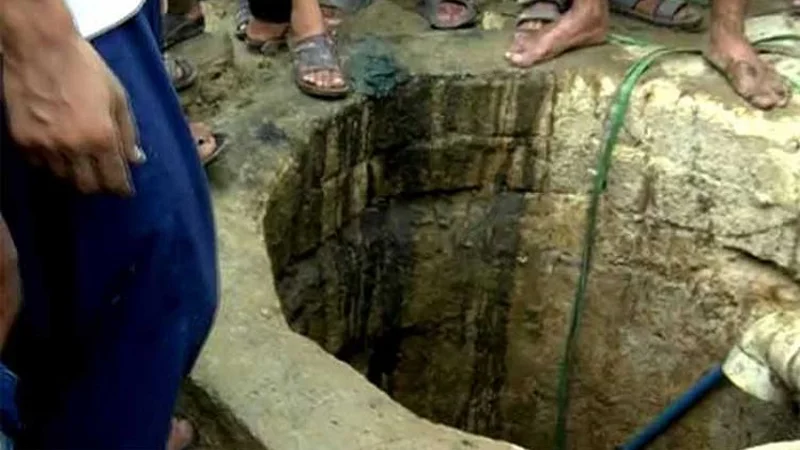 Two kids, man killed after falling into well in Karachi