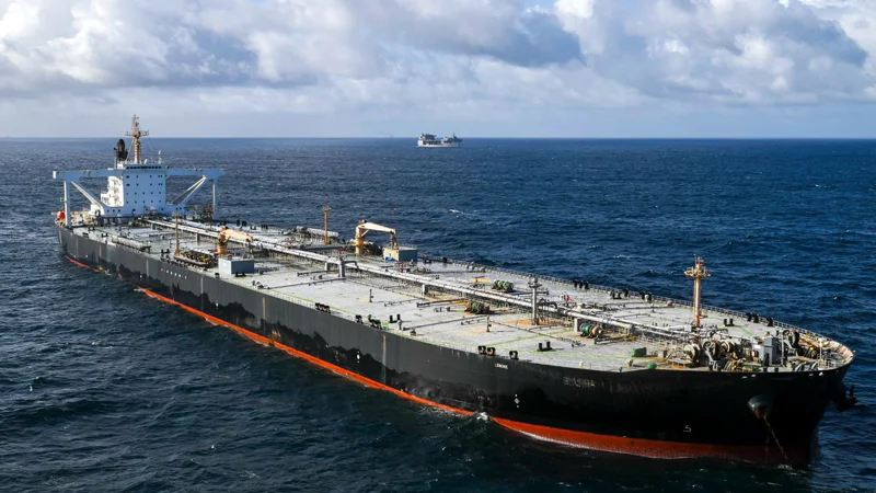 vessel Lenore Davina