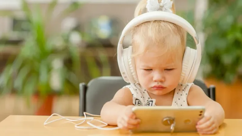 Babies should have no intentional screen time, landmark study suggests