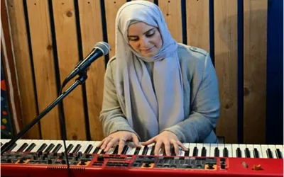 Syrian Hijab Singer Goes Viral with Millions of Views