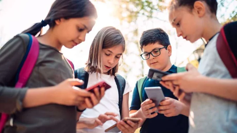 California legislation imposes smartphone restrictions in schools