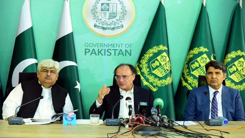 Aurangzeb says tax filers increase double from 1.6m to 3.2m till date