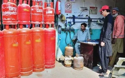 Sindh government begins action against illegal gas cylinder shops